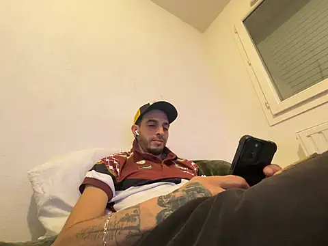 Chatroom XXX en direct de Rebeu313