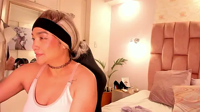 aishathorneeのライブXXXチャット