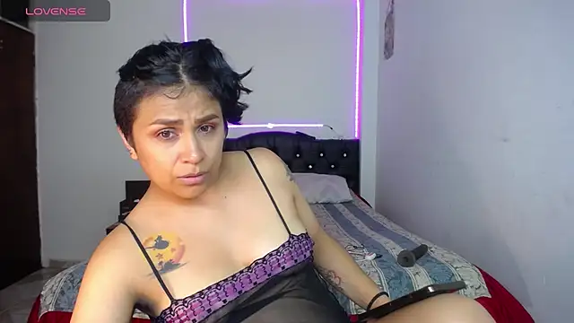 pinky_violeta Adlı Modelin Canlı XXX Sohbeti