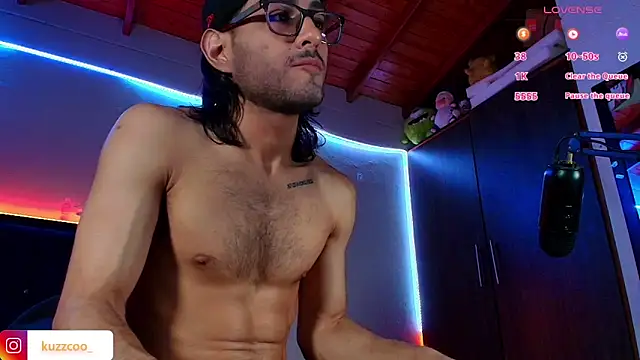 kuzzcoo élő XXX-chatje