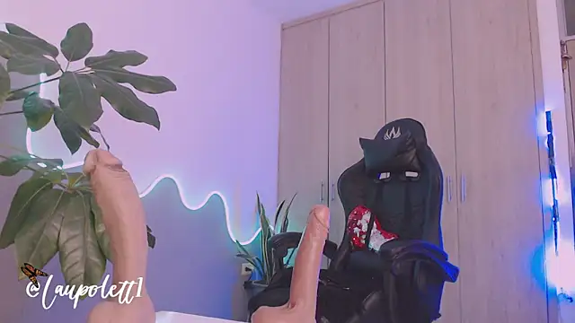 LauPolett élő XXX-chatje