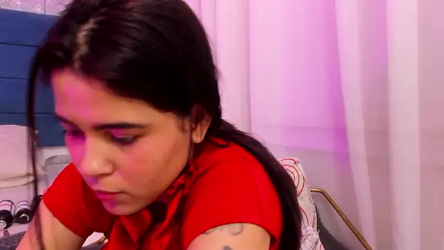 XXX chat uživo modela MaiaaCandy