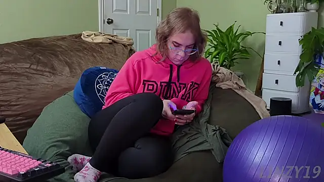 Linzy_19: онлайн-секс-чат