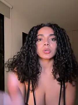 Curlyierr Adlı Modelin Canlı XXX Sohbeti