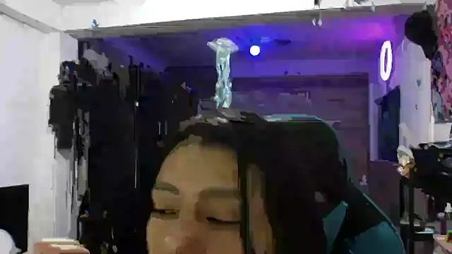 دردشة AngelaQueen_ الجنسية المباشرة