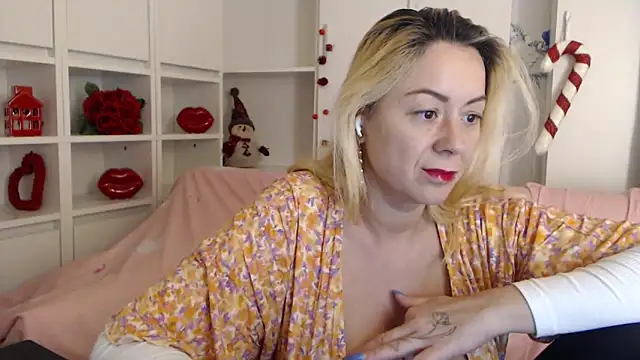 XXX chat uživo modela _karolynesyera_