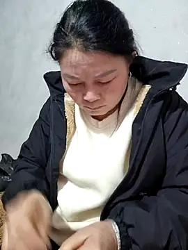 yoowwmr Show in webcam