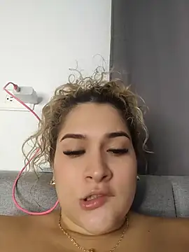 Sara_smiiith211's Webcam Show