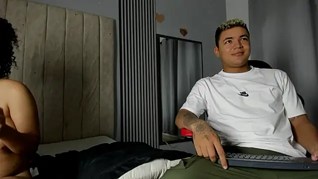 Chat +18 de dante_and_kiara ao vivo