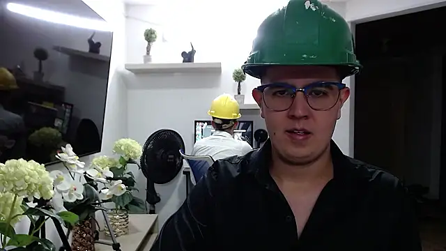 dylan_santiago_ Show in webcam