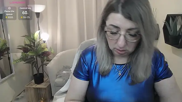 KKMimiKKのライブXXXチャット