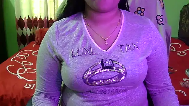 BengaliQueenStar Adlı Modelin Canlı XXX Sohbeti