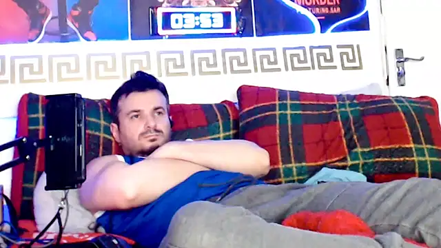 FuckToyBoy69 Adlı Modelin Canlı XXX Sohbeti