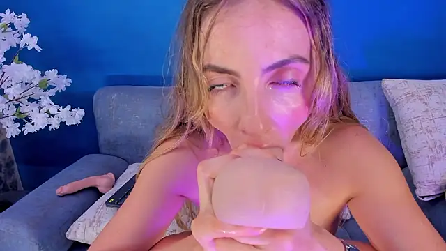 BellaMarieX's Live XXX Chat