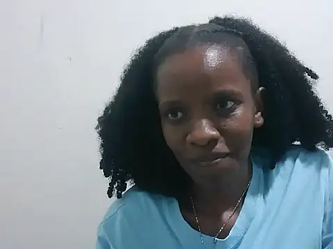 prettybeee Adlı Modelin Canlı XXX Sohbeti