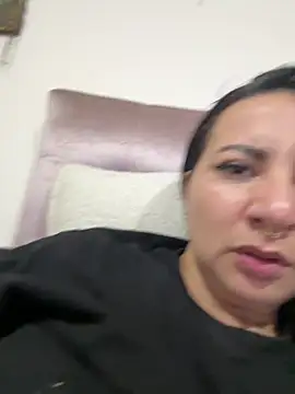 Abril_Luv élő XXX-chatje