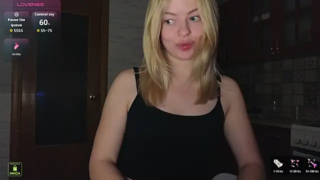 RinaBlondie 现场XXX聊天