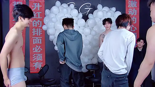 TNT-001 Adlı Modelin Canlı XXX Sohbeti