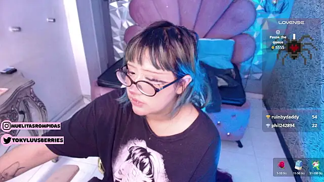 toky_doll Adlı Modelin Canlı XXX Sohbeti