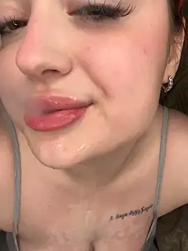 KellyMoors Chat XXX live