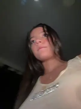 EmmiiGlow: απευθείας συνομιλία ΧΧΧ