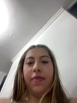 Emily_joee_ Adlı Modelin Canlı XXX Sohbeti