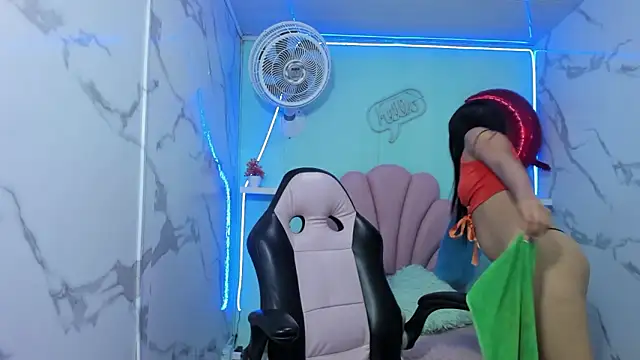 nicol_ross19のライブXXXチャット