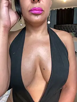 Latina-miss Adlı Modelin Canlı XXX Sohbeti