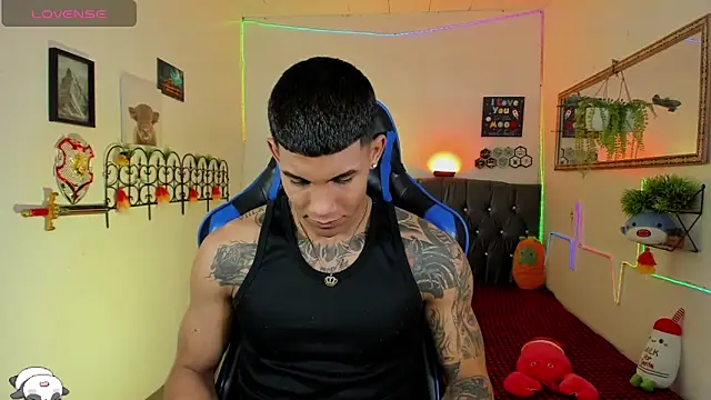 Damian_latinxxx: онлайн-секс-чат