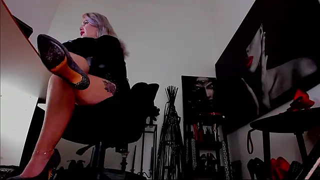 XXX chat uživo modela MistressDemi