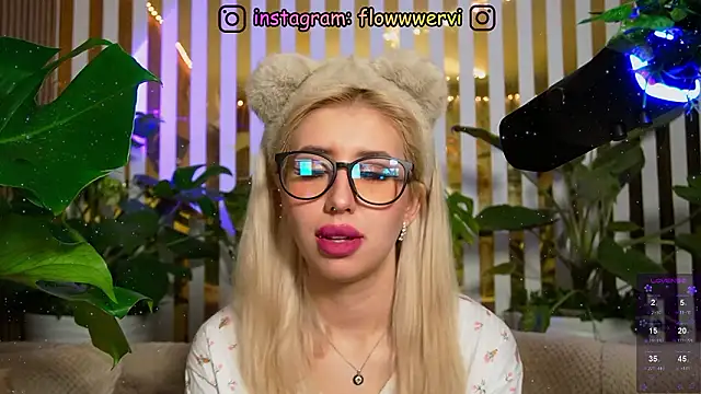 FlowweerGirl Chat XXX in diretta