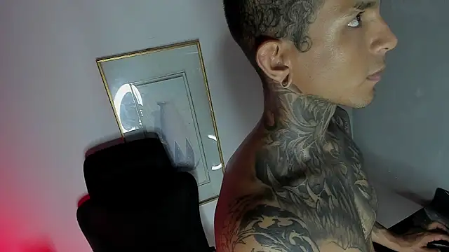 Travistanner_28's Live XXX Chat