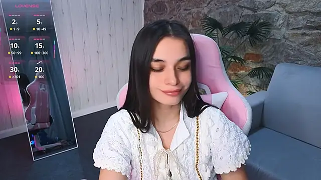 Kim_Bless élő XXX-chatje