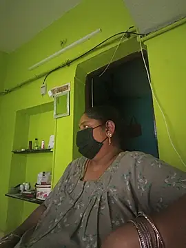 Villageanuty Adlı Modelin Canlı XXX Sohbeti