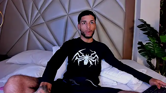 Thiagoferreti: онлайн-секс-чат