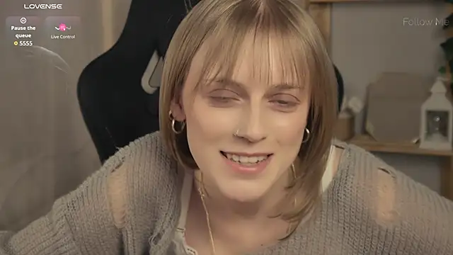 Chat XXX en directo de KiraMontoya