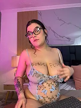 Chatroom XXX en direct de VioletaMaddox