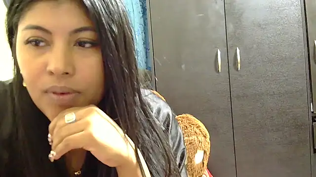 canela_a73's Live XXX Chat