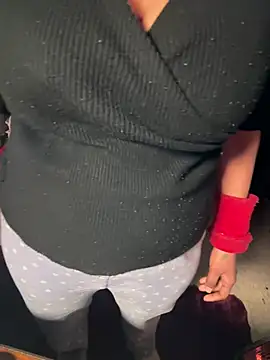 Lucky_Flora Chat XXX live