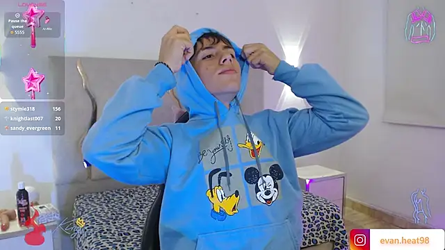 Pokazy przed kamerką – EVAN_TAY