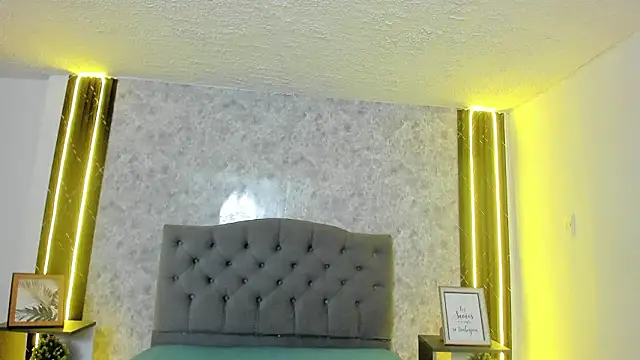 GiannaSlimJB's Live XXX Chat