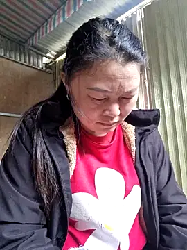 yoowwmr: διαδικτυακό σόου στην κάμερα