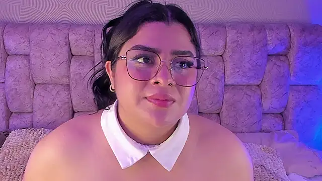 Emilyboobss Chat XXX in diretta