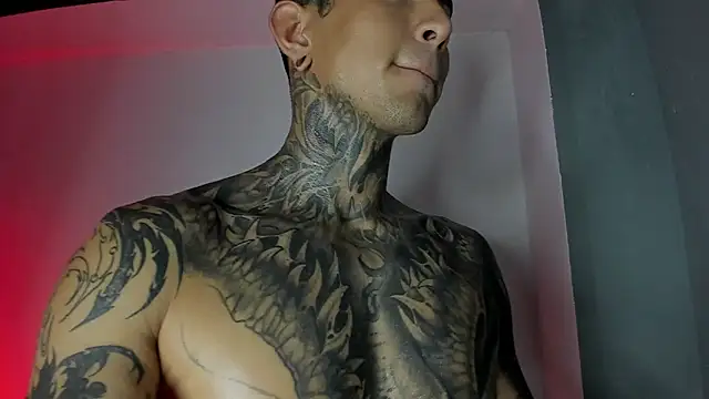 Travistanner_28 Adlı Modelin Canlı XXX Sohbeti