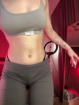 Chatroom XXX en direct de LuxBrunette_