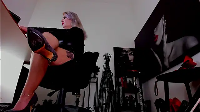 Онлайн чат XXX MistressDemi