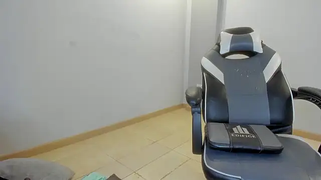 stefy_bratz élő XXX-chatje