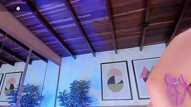 MiaKay1 élő XXX-chatje