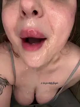 Chatroom XXX en direct de KellyMoors