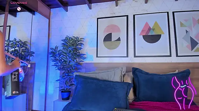 MiaKay1 live XXX chat